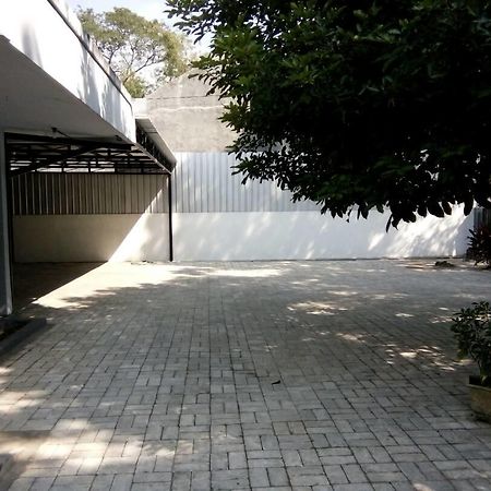 Rembulan Guest House Jombang Eksteriør billede