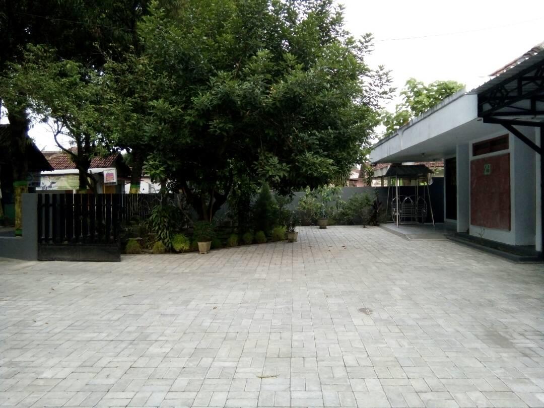 Rembulan Guest House Jombang Eksteriør billede