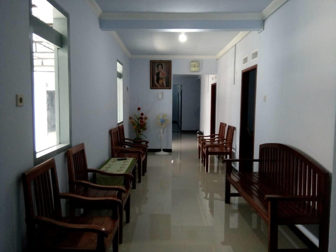 Rembulan Guest House Jombang Eksteriør billede